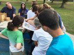 Foto: Gespräch mit den Workcampteilnehmer/innen