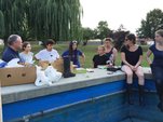 Foto: Gespräch mit den Workcampteilnehmer/innen