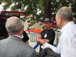 Foto5: Gespräche beim Rundgang "Tag der Sicherheit"